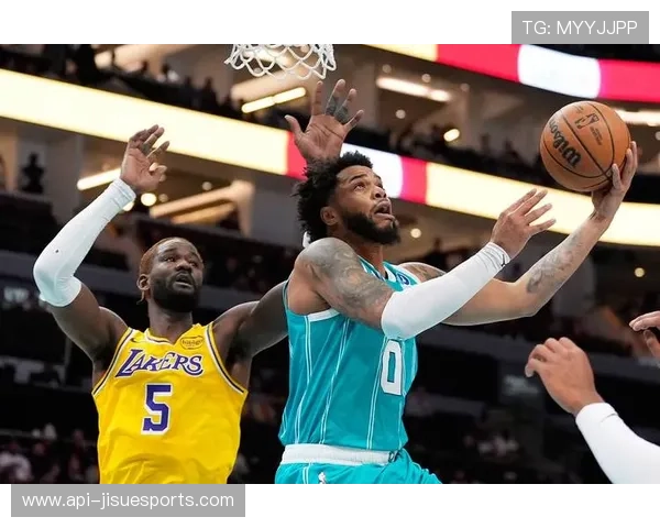 八村垒末节连得7分锁定胜局,湖人角色球员关键时刻挺身