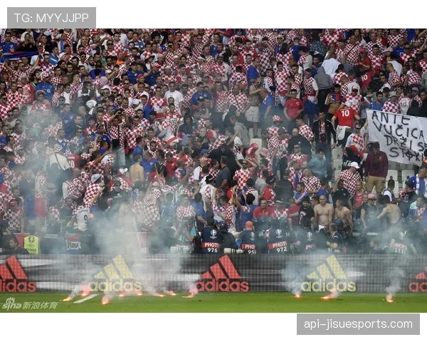 洛里昂主场因球迷投掷烟火比赛中断五分钟