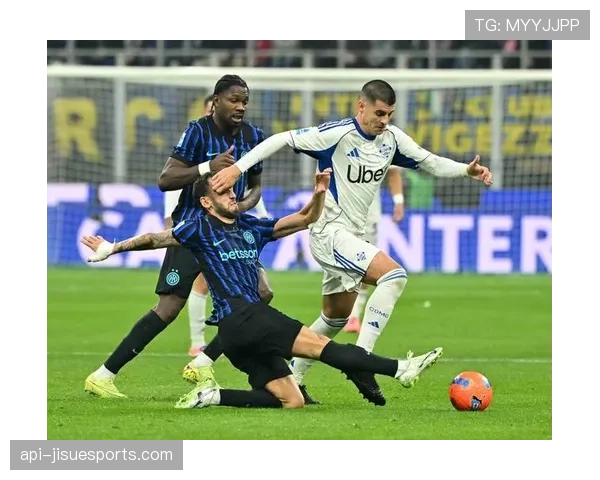 国际米兰逆转科莫展现冠军气质，邓弗里斯14分钟梅开二度当选最佳